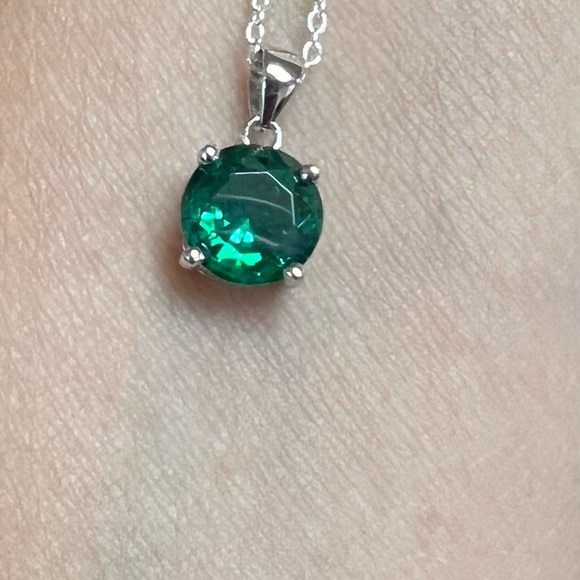 925 Sterling Silver. Solitary. Necklace - Picture 4 of 8